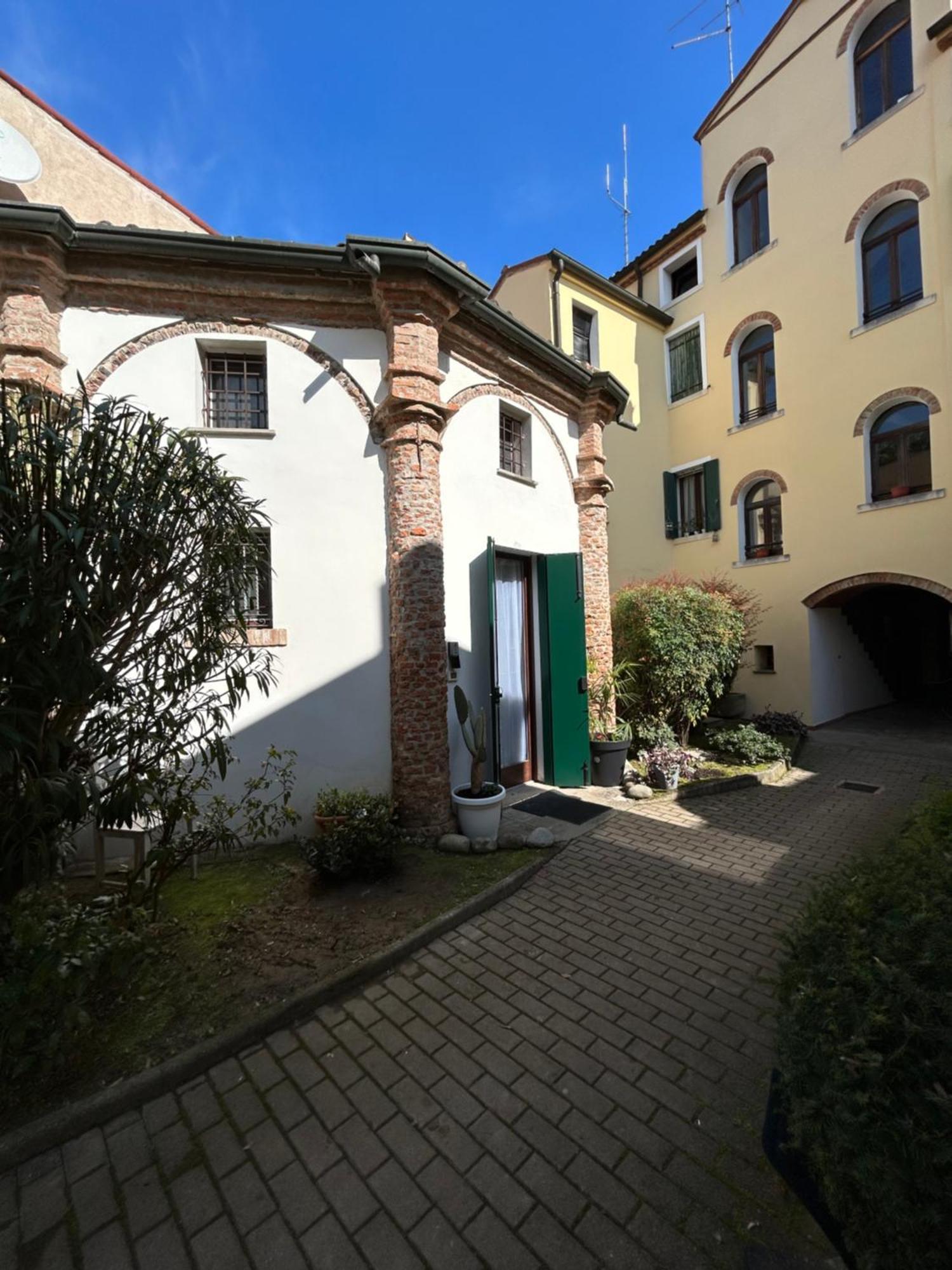 Chiesetta Abside Ex Seminario -Apartment Rovigo Bagian luar foto